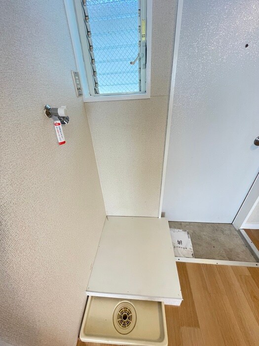 物件内観写真12　(洗濯機置場)