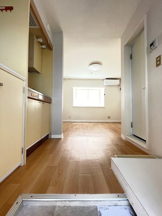 物件内観写真13　(玄関)