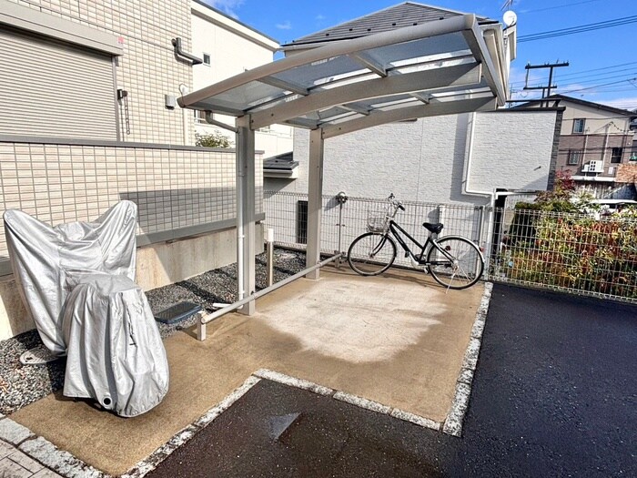 物件外観写真4　(駐輪場)