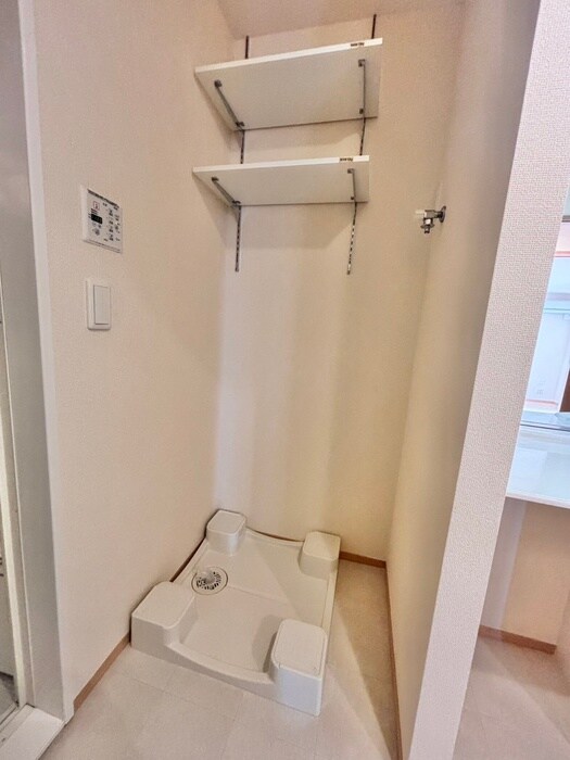 物件内観写真12　(洗濯機置場)