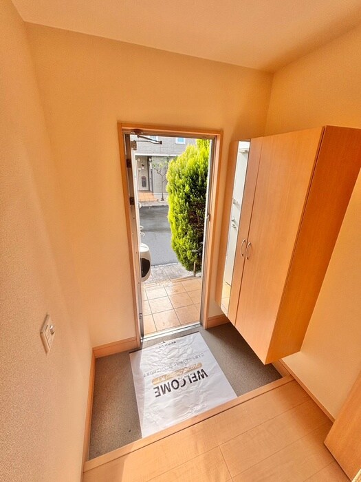 物件内観写真16　(玄関)