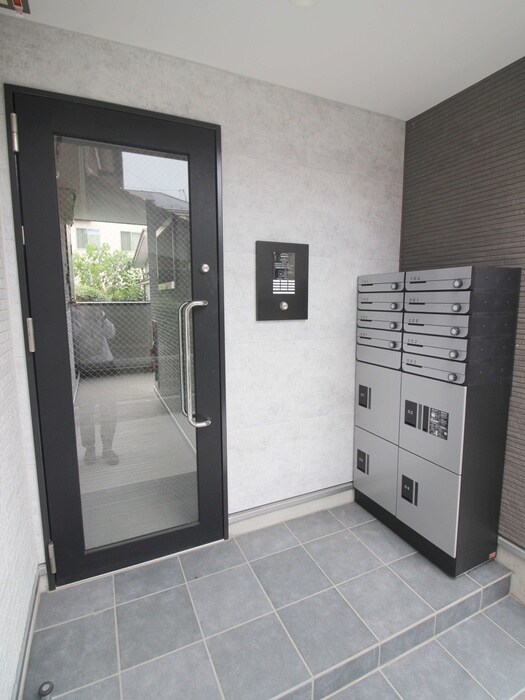 物件外観写真2　(エントランス部分)