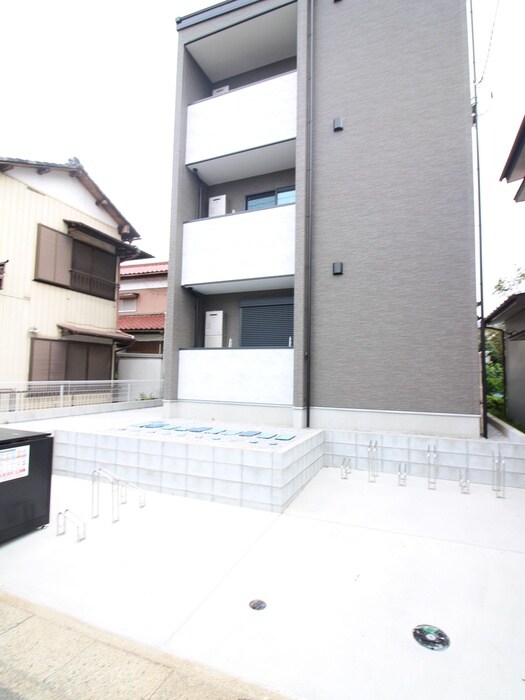 物件外観写真6　(駐輪場)