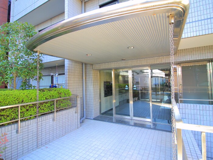 物件外観写真3　(エントランス部分)