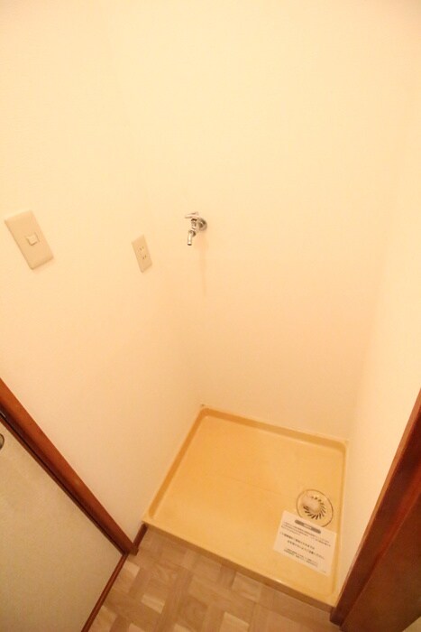 物件内観写真10　(洗濯機置場)