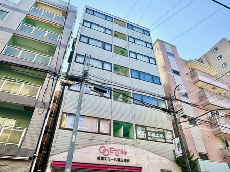 シラトリビル外観写真