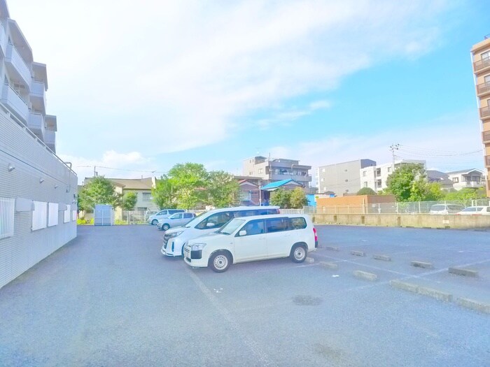 物件外観写真4　(駐車場)
