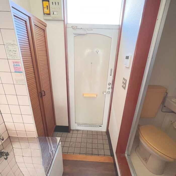 物件内観写真14　(玄関)