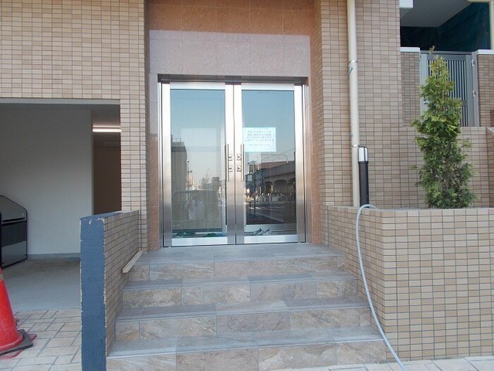 物件外観写真4　(エントランス部分)