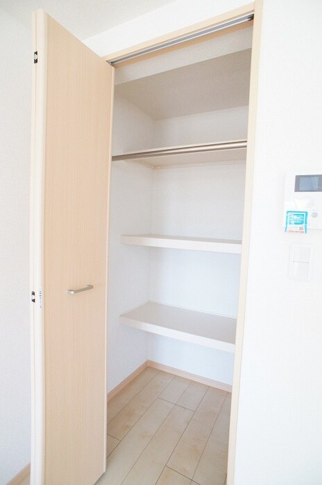 物件内観写真15　(収納)