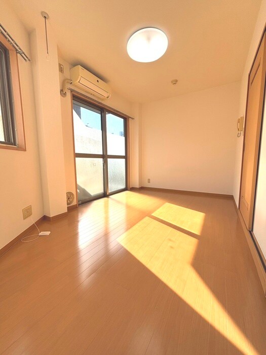 物件内観写真8　(居室)