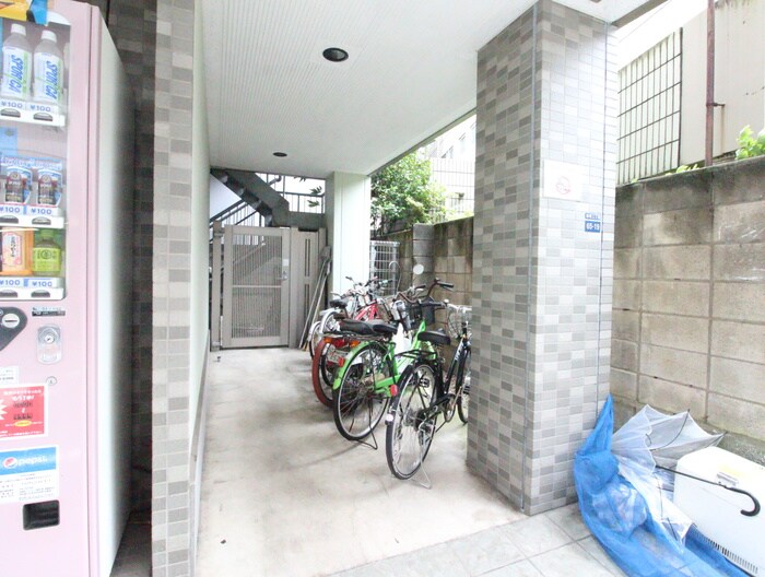 物件外観写真6　(駐輪場)