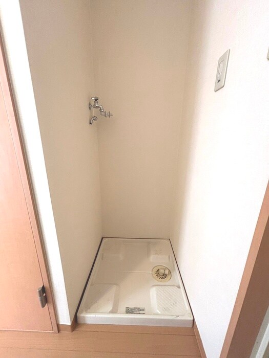 物件内観写真12　(洗濯機置場)