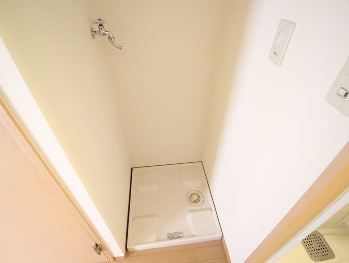 物件内観写真18　(洗濯機置場)