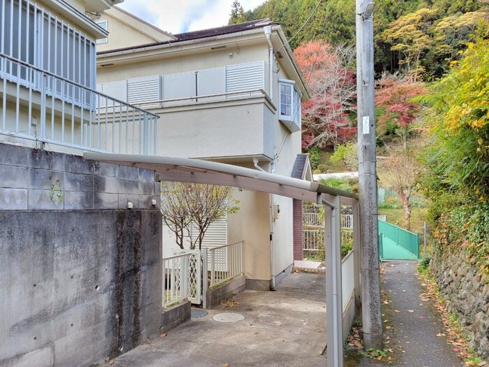 物件外観写真4　(駐車場)