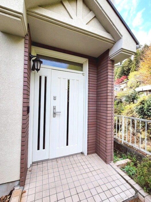 物件外観写真5　(エントランス部分)