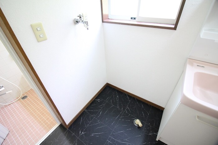 物件内観写真11　(洗濯機置場)