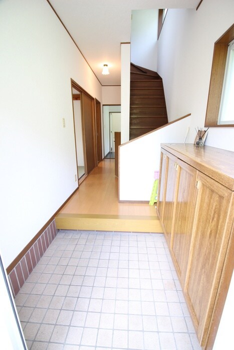 物件内観写真17　(玄関)