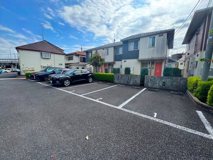 物件外観写真4　(駐車場)