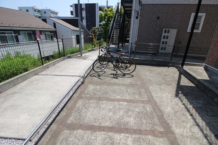 物件外観写真3　(駐輪場)