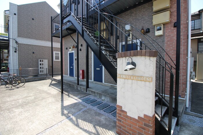 物件外観写真4　(エントランス部分)