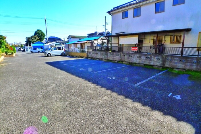 物件外観写真4　(駐車場)