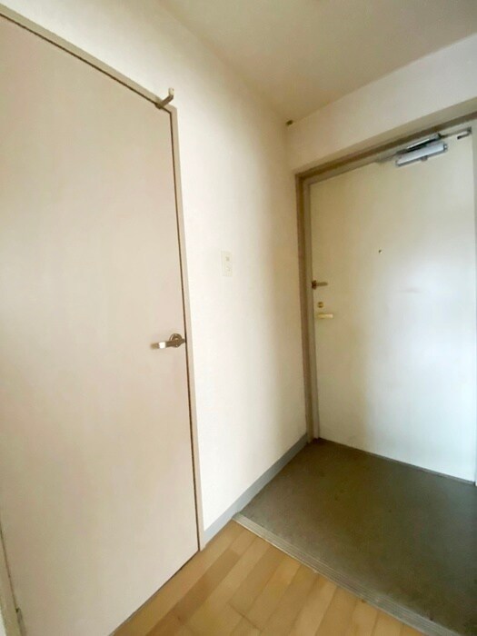 物件内観写真17　(玄関)