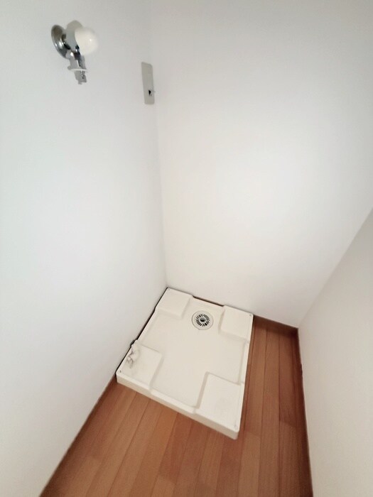 物件内観写真18　(洗濯機置場)