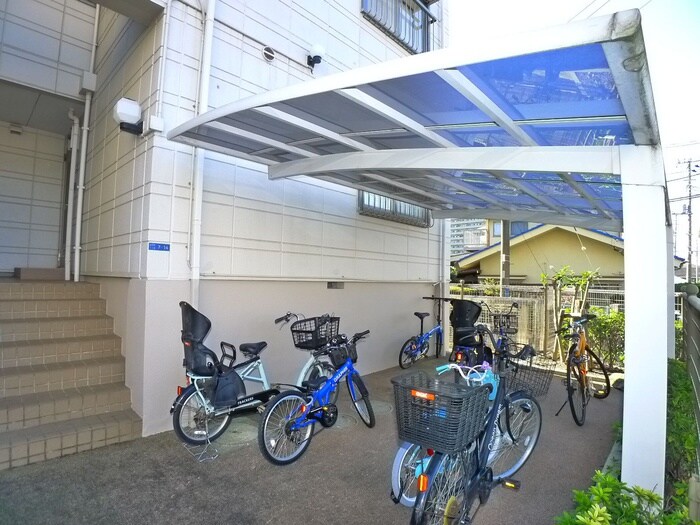物件外観写真4　(駐輪場)