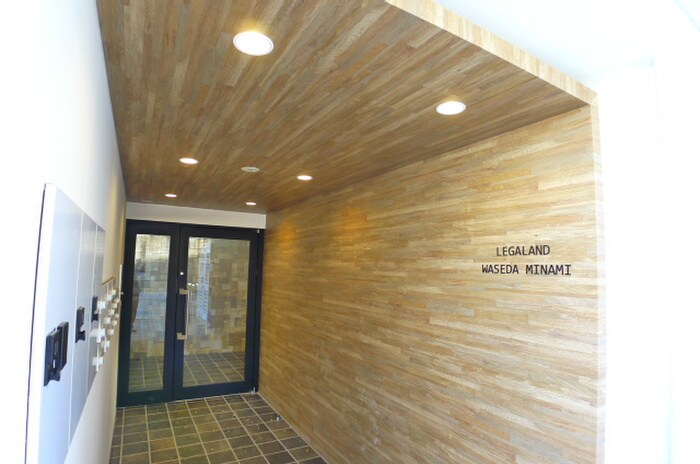 物件外観写真3　(エントランス部分)