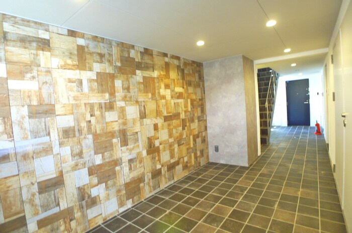 物件外観写真6　(エントランス部分)