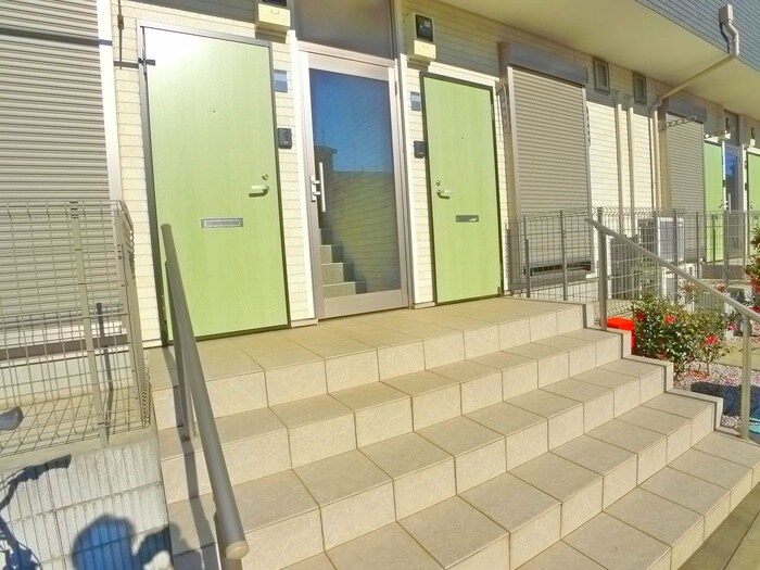 物件外観写真5　(エントランス部分)