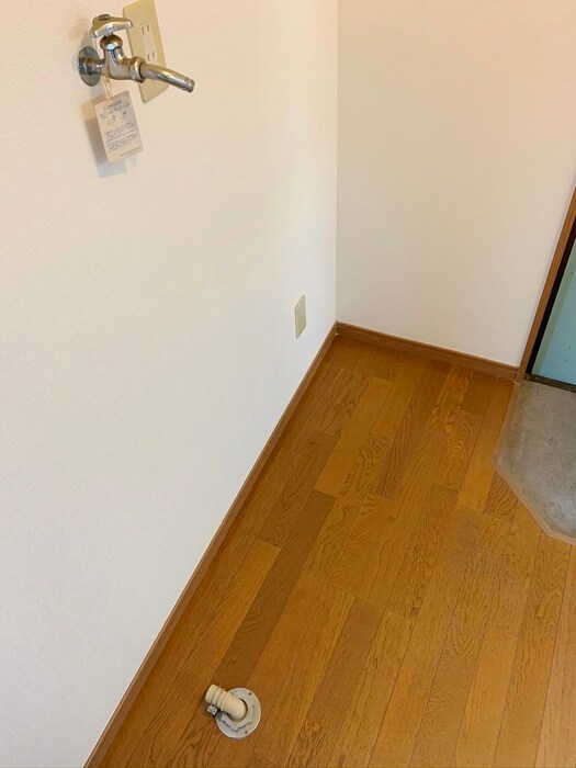 物件内観写真12　(洗濯機置場)