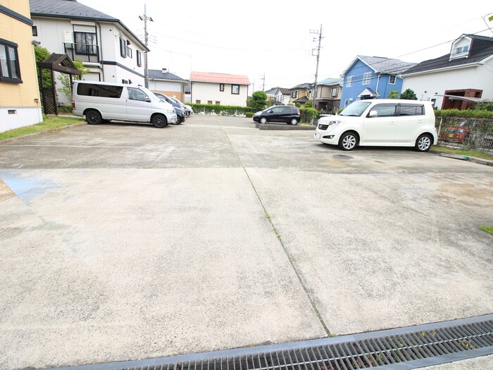 物件外観写真2　(駐車場)