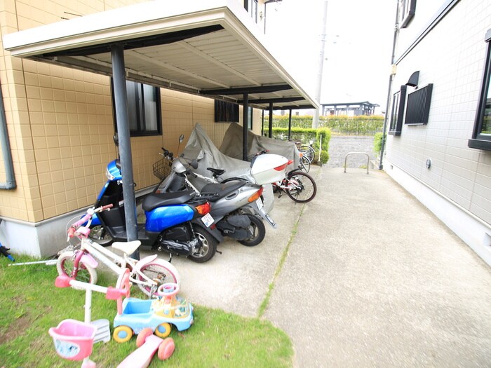 物件外観写真3　(駐輪場)