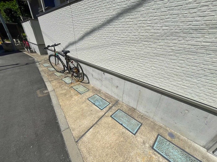 物件外観写真4　(駐輪場)