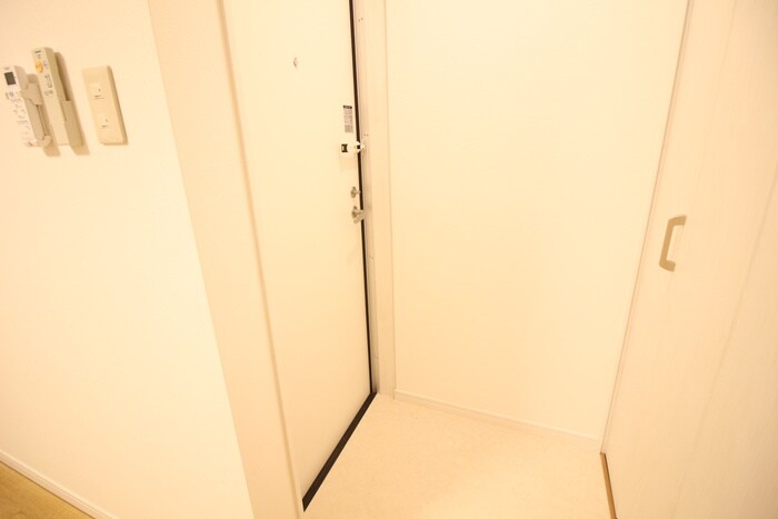 物件内観写真16　(玄関)