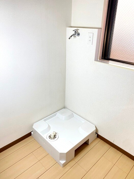 物件内観写真12　(洗濯機置場)