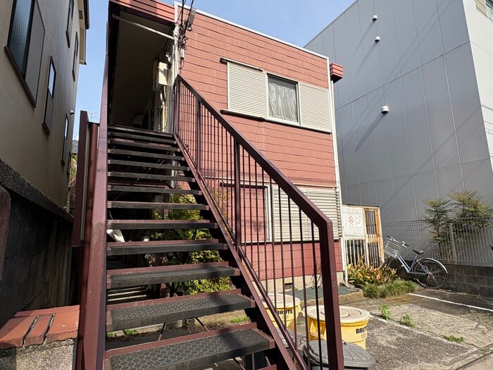 物件外観写真3　(エントランス部分)