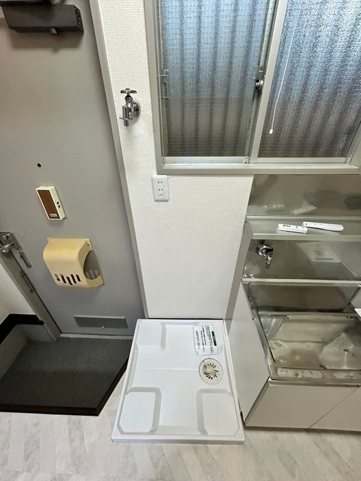 物件内観写真15　(洗濯機置場)