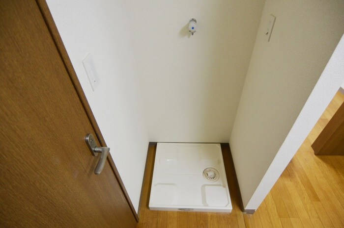 物件内観写真11　(洗濯機置場)