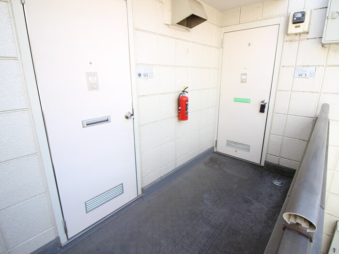 物件外観写真5　(エントランス部分)