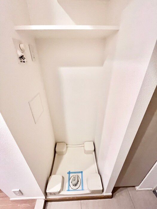 物件内観写真6　(洗濯機置場)