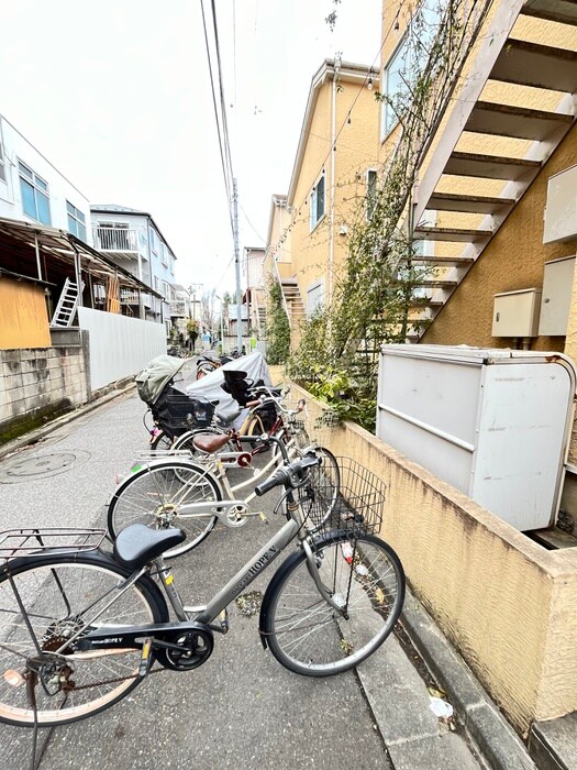 物件外観写真4　(駐輪場)