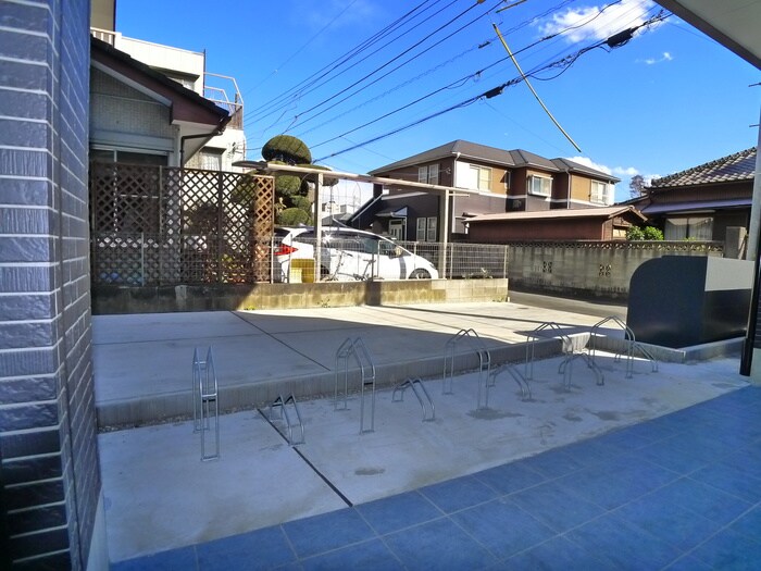 物件外観写真4　(駐輪場)