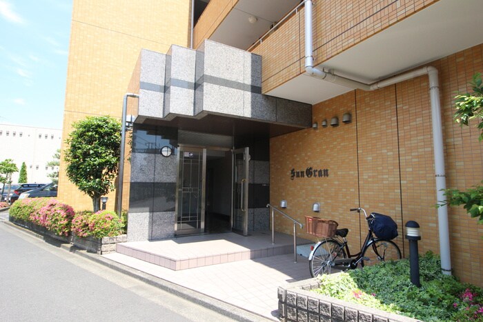 物件外観写真4　(エントランス部分)