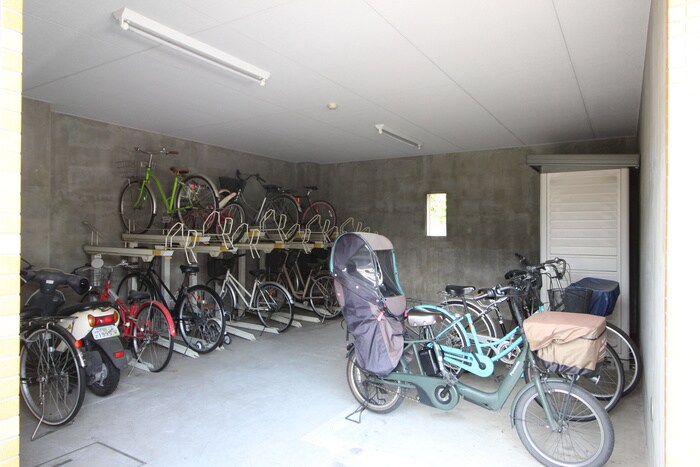 物件外観写真5　(駐輪場)