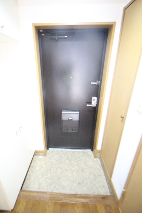 物件内観写真16　(玄関)