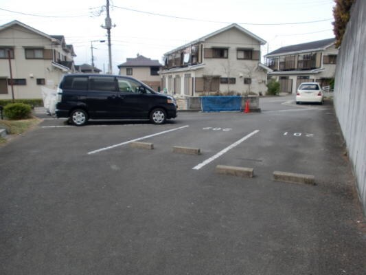 物件外観写真3　(駐車場)