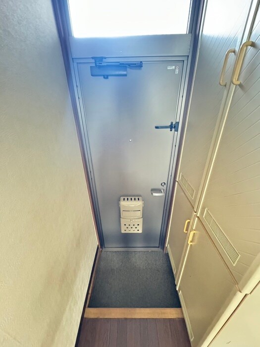 物件内観写真16　(玄関)